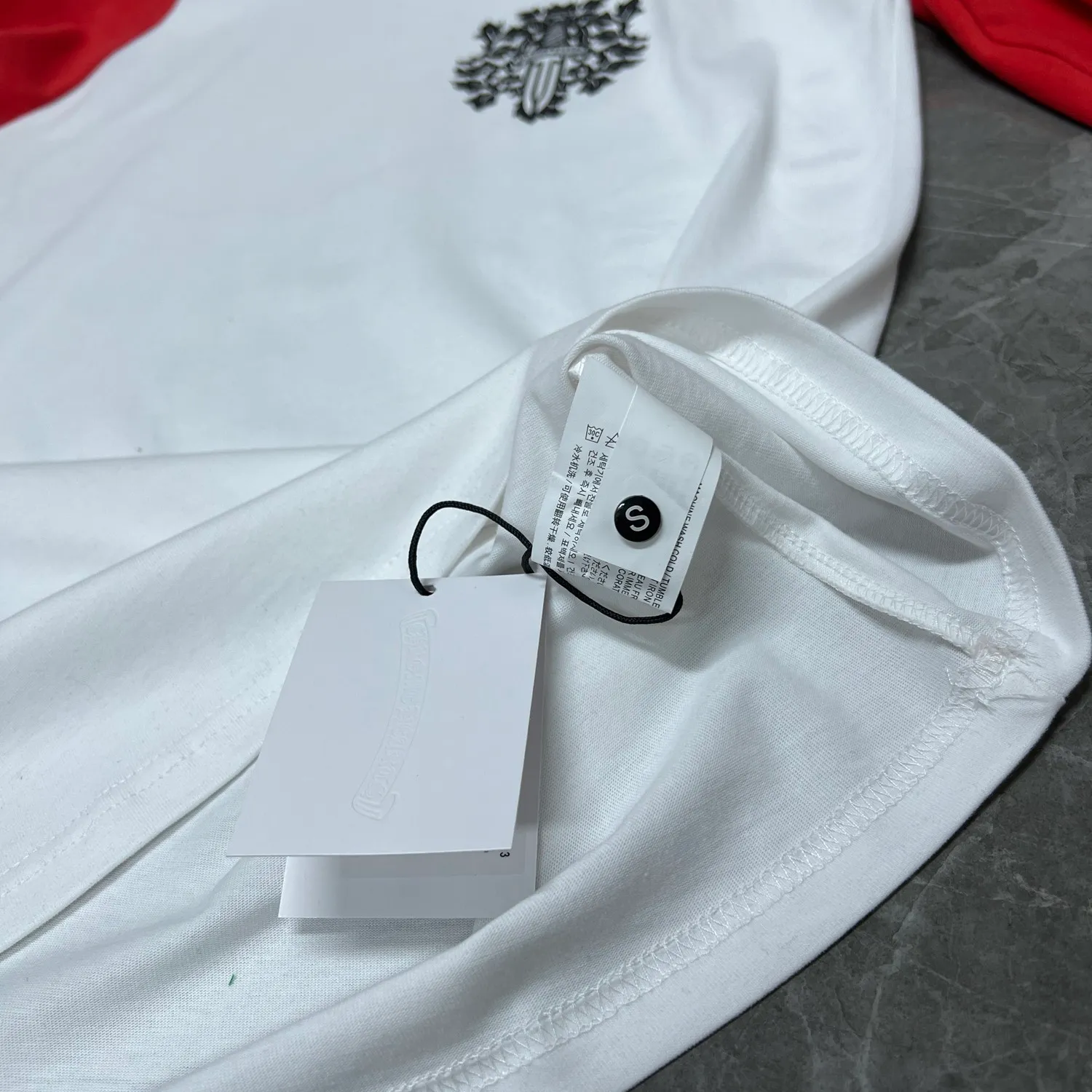 P160 Chrome Hearts🍁Long T series🍁 Available simultaneously at counters❤️ Chrome red and white color-blocked bayonet and sword long-sleeved T-shirt Printed and dyed with imported environmentally friendly glue Specially customized original 1:1 high weight comfortable fabric 🌈Recommended color: red and white colorblocking🌈 Size: S, M, L, XL